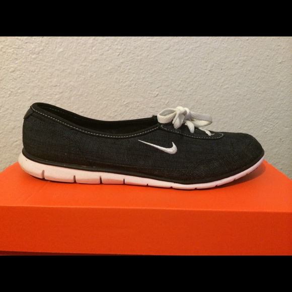 Nike flats