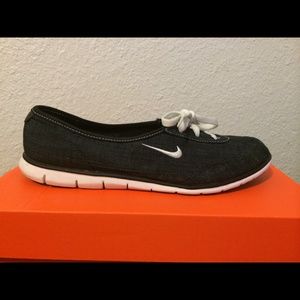 Nike flats