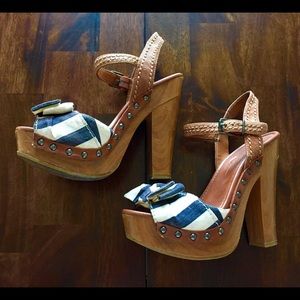 Jessica Simpson high heels