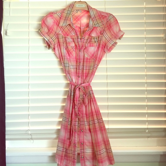 Dresses & Skirts - Adorable pearl snap dress