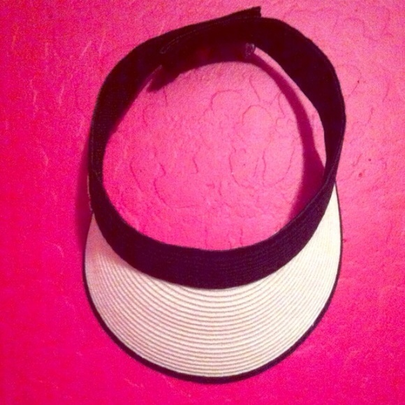Nine West Accessories - ⬇️FINAL PRICE⬇️ Nine West Black & White Sun Visor
