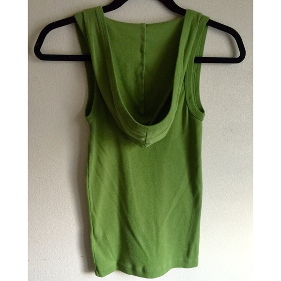 Hooded green, sleeveless Lacoste top - Picture 2 of 2