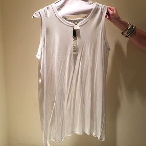 BB Dakota NWT crisscrossed top