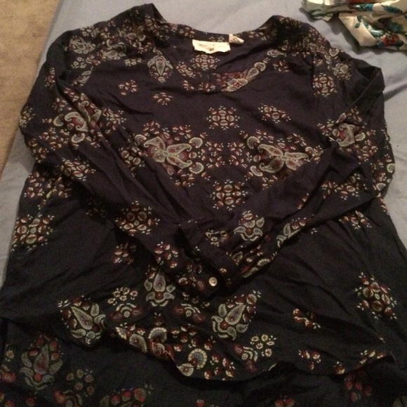 Navy v neck top