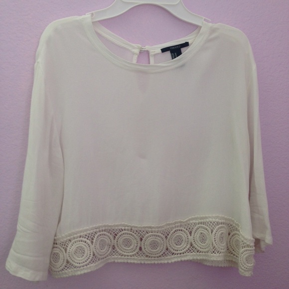 White bell sleeved boho top, super cute!