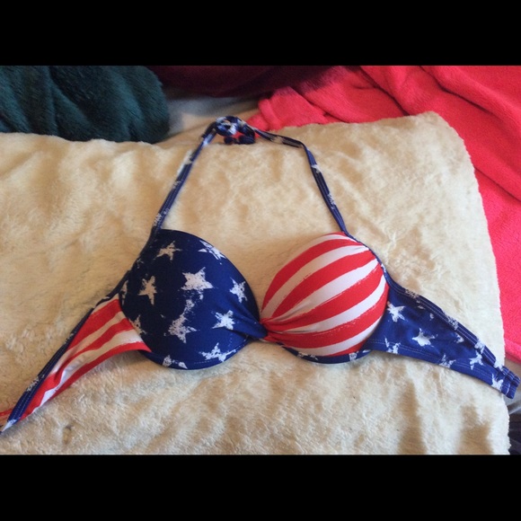 Adorable American flag push-up bikini top!! 😎👙