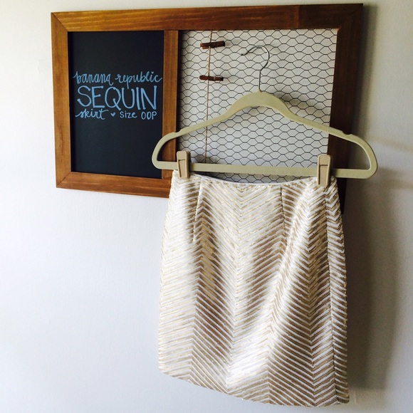 🎉HP 6/12🎉Gold/White Sequin Banana Republic Skirt
