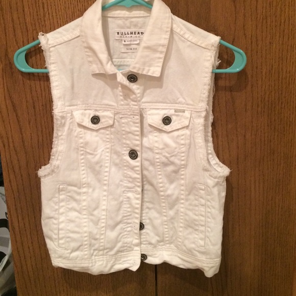 White vest