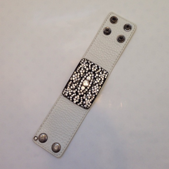 Leather snap adjustable bracket from Buckle