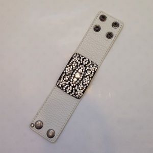 Leather snap adjustable bracket from Buckle