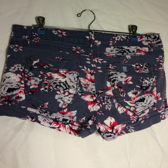 Floral shorts - Picture 2 of 2