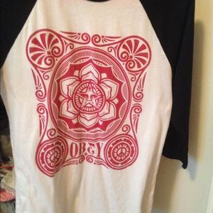 Obey tee