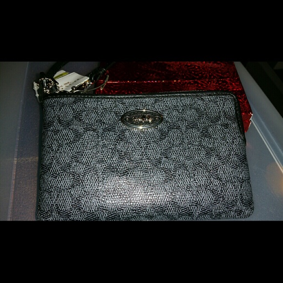 Coach Handbags - Coach wristlet