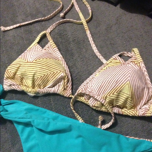 Billabong triangle top