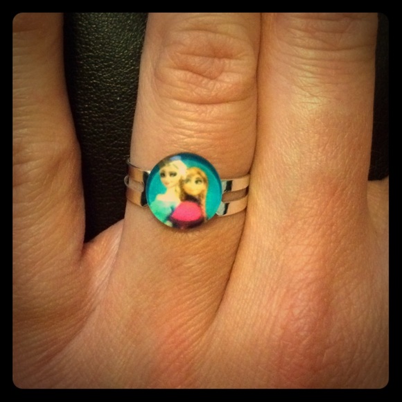 Elsa & Anna Frozen Handmade Glass Dome Ring. - Picture 1 of 1