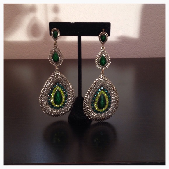 Gorgeous Green Drop Earrings!