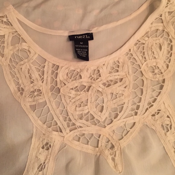 Sheer 3/4 sleeve with crochet detail - Picture 2 of 3