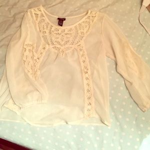 Sheer 3/4 sleeve with crochet detail