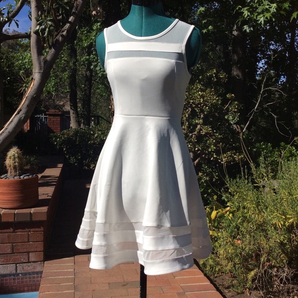 ⓃⓌⓄⓣ WHITE w MESH FIT AND FLARE SLEEVELESS DRESS - Picture 2 of 4