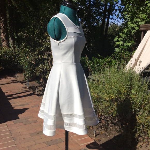 ⓃⓌⓄⓣ WHITE w MESH FIT AND FLARE SLEEVELESS DRESS - Picture 3 of 4