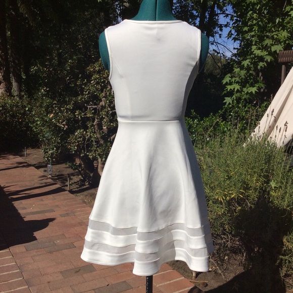 ⓃⓌⓄⓣ WHITE w MESH FIT AND FLARE SLEEVELESS DRESS - Picture 4 of 4
