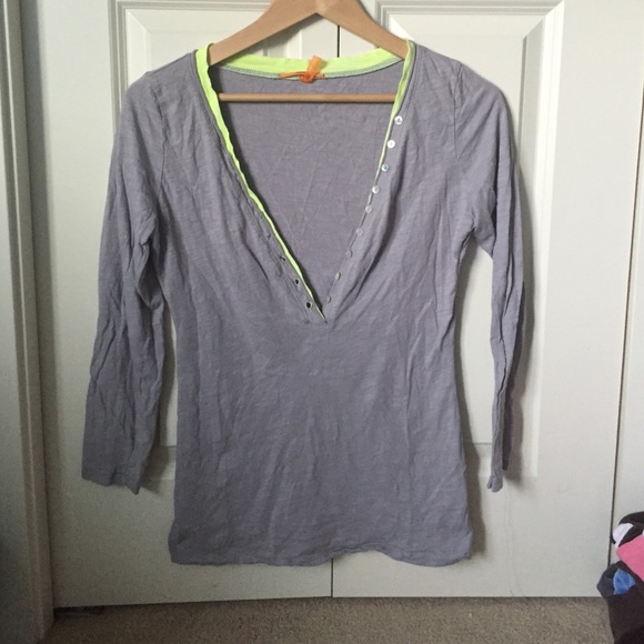 Long sleeve gray top
