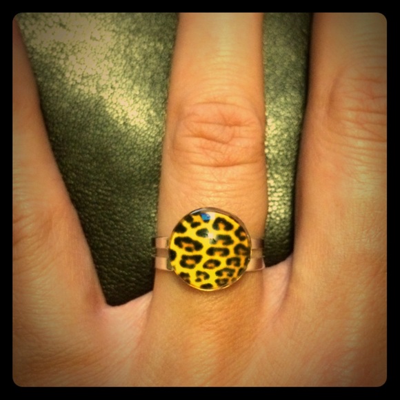 Leopard Handmade Glass Dome Adjustable Ring. - Picture 1 of 1