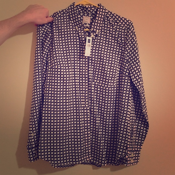 🔴SOLD🔴NWT GAP Button Down