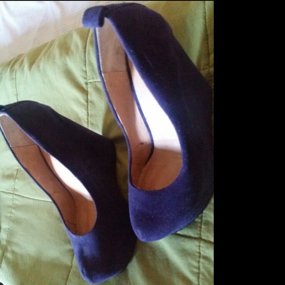 Cute ALDO sandale/wedge plum color good condition