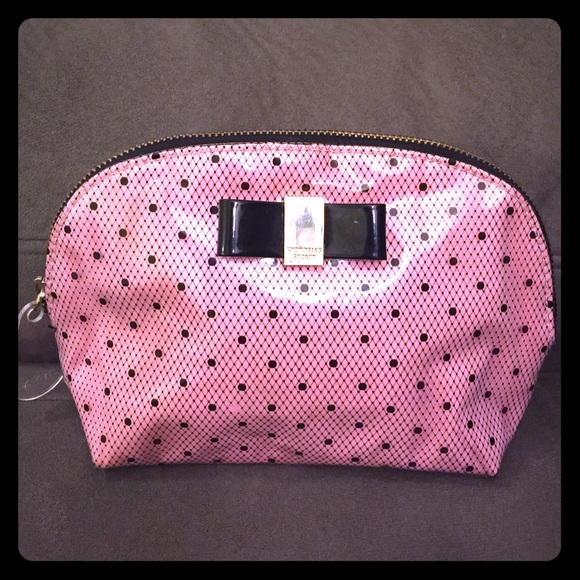◾️◾️◾️SOLD◾️◾️◾️Victoria's Secret makeup bag! 💋👛