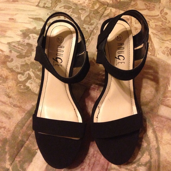 Black wedge shoes