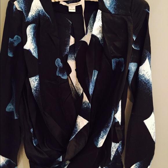 DVF abstract print top