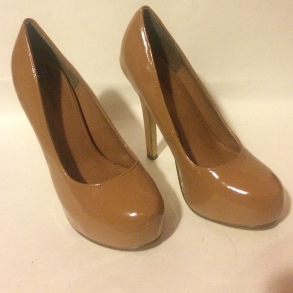 Brown nude pumps