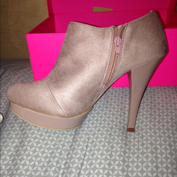 🌸Dusty Pink Ankle Booties🌸 - Picture 2 of 3