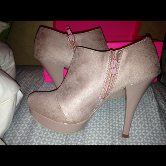 🌸Dusty Pink Ankle Booties🌸 - Picture 3 of 3