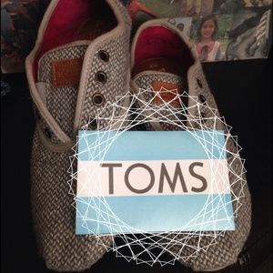 TOMS shoes