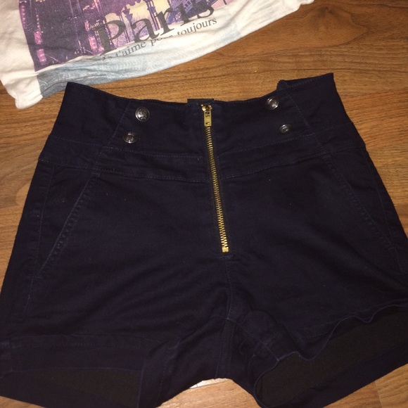 Cute highwasted shorts - Picture 2 of 4