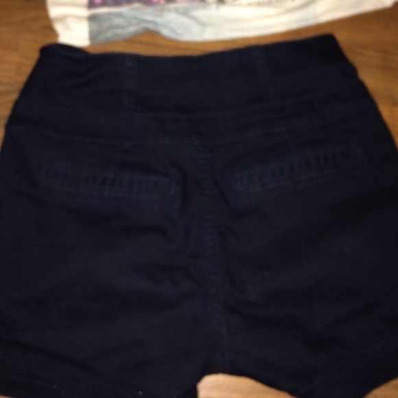 Cute highwasted shorts - Picture 3 of 4