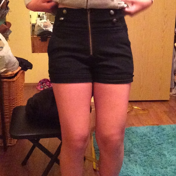 Cute highwasted shorts - Picture 4 of 4