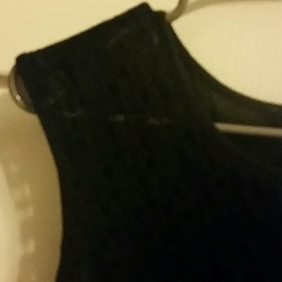 Black top - Picture 4 of 4