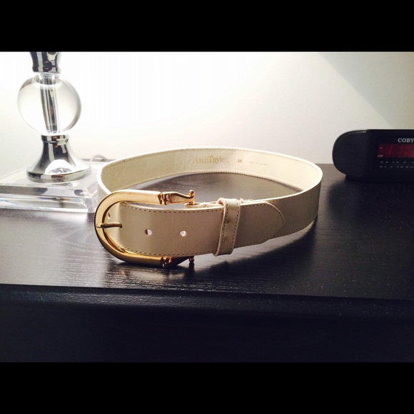 ✨SOLD✨ Anne Taylor Women's Belt