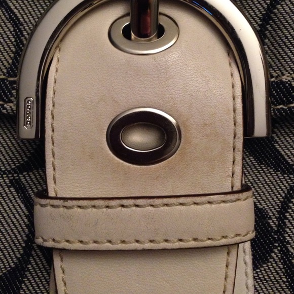 Authentic Coach canvas handbag - Picture 2 of 9