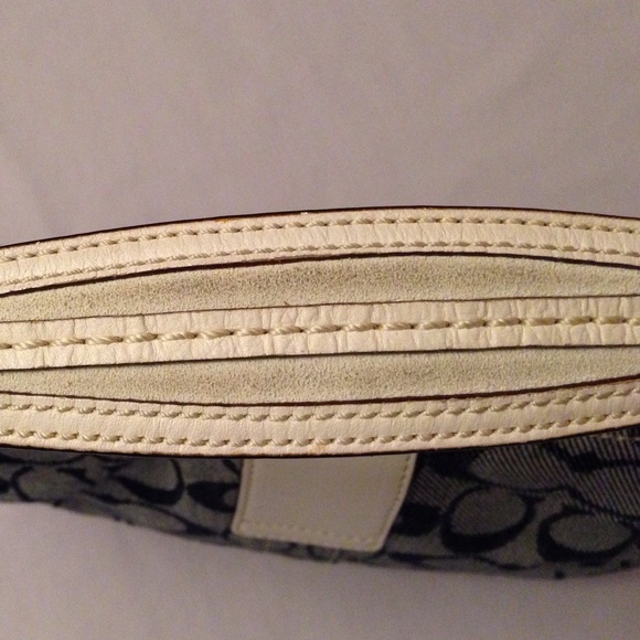 Authentic Coach canvas handbag - Picture 3 of 9
