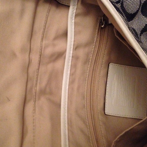 Authentic Coach canvas handbag - Picture 4 of 9