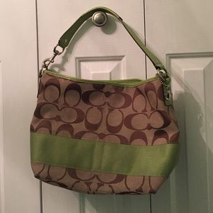 Signature Coach Shoulder bag