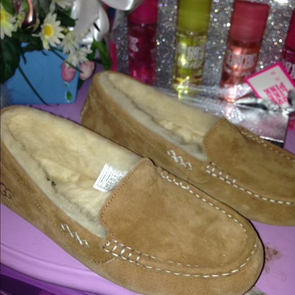 Ugh Slippers - Picture 2 of 3