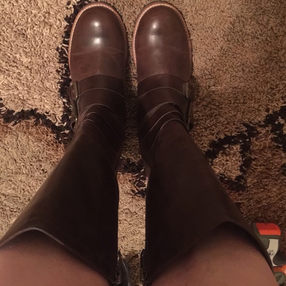 Mid calf brown buckle boots!