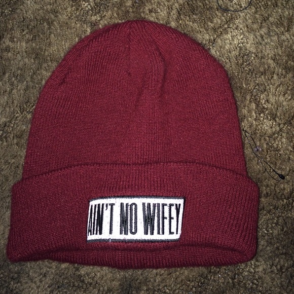 "Ain't no wifey" beanie