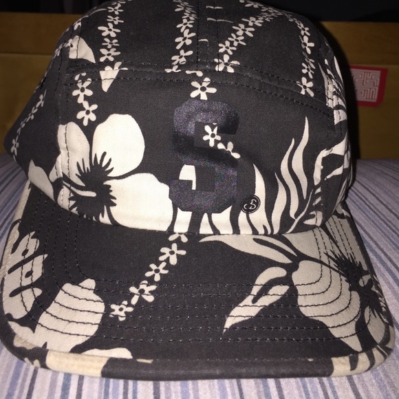 STUSSY FLORAL 6 PANEL (NEGOTIABLE)