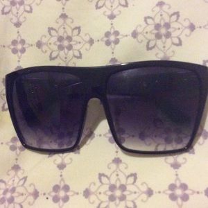 Over sized sun glasses